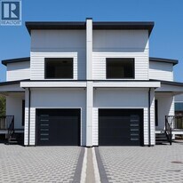 1003 Phare Cres in Pemberton, BC - Building Photo