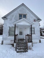 2401 Lowell Ave in Saginaw, MI - Building Photo