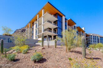 6302 E Camelback Rd in Scottsdale, AZ - Building Photo - Building Photo