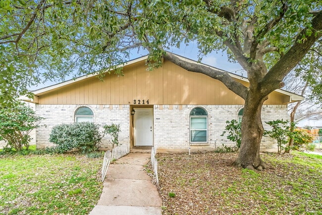 property at 3214 Greentree Dr