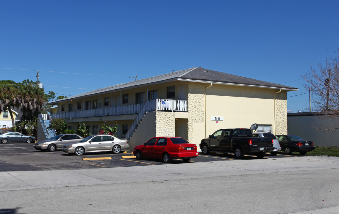 1947 Ricardo Ave in Ft. Myers, FL - Building Photo