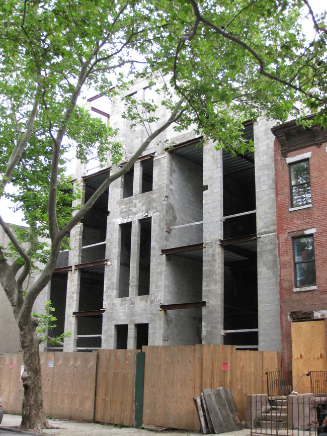 93 Waverly Ave in Brooklyn, NY - Building Photo - Building Photo