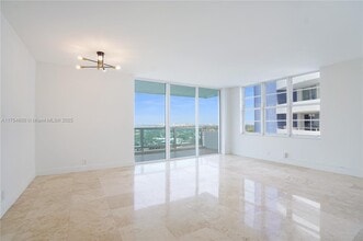 5101 Collins Ave in Miami Beach, FL - Building Photo - Building Photo