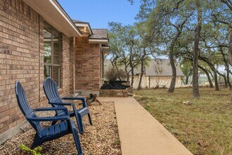 900 Morgan Hill Dr in Dripping Springs, TX - Foto de edificio - Building Photo