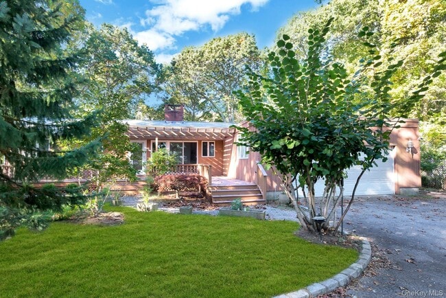 1075 Inlet Ln in Greenport, NY - Building Photo - Building Photo