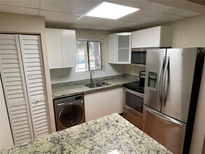 6900 SW 39th St in Davie, FL - Building Photo - Building Photo