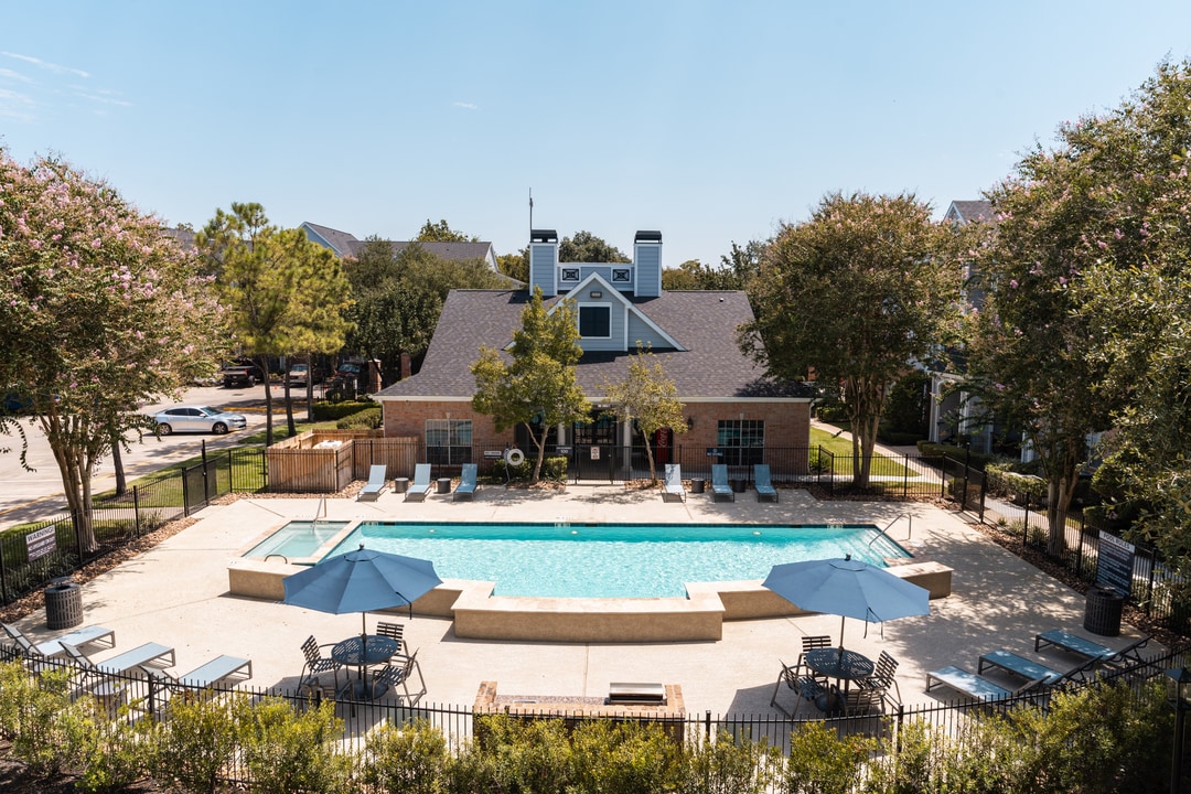 Centre at Columbia Court in Houston, TX - Foto de edificio