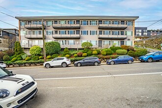 Dolores Manor Apartments in Seattle, WA - Building Photo - Building Photo