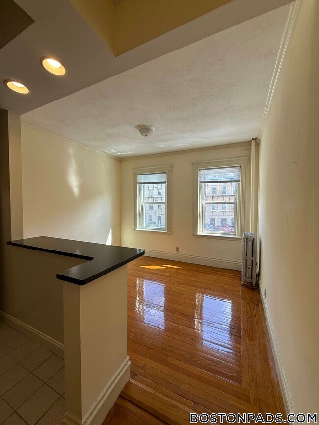 32 Queensberry St in Boston, MA - Building Photo - Building Photo
