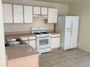 404 Desert Rock Dr SW in Albuquerque, NM - Building Photo - Building Photo