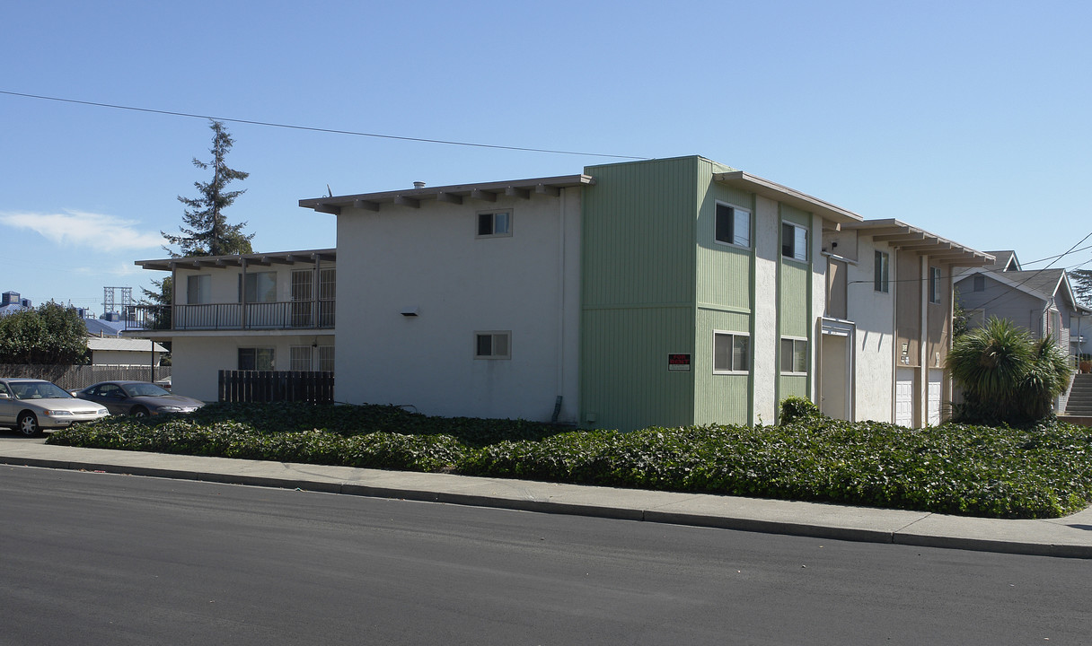 710 1st St in Rodeo, CA - Foto de edificio