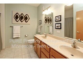 2565 Franklin Ave in St. Paul, MN - Building Photo - Building Photo