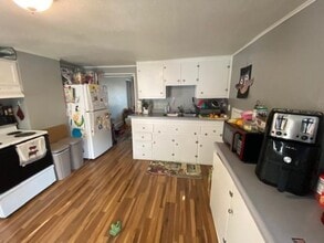 25 W Main St, Unit Upstairs in Plymouth, WI - Building Photo - Building Photo