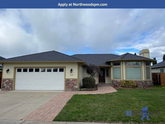 3239 Ford Dr in Medford, OR - Foto de edificio - Building Photo