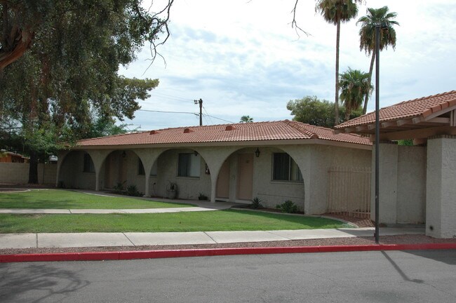 Buenas On Indian School Apartments