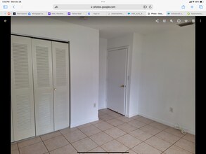 437 SW 7th St, Unit 207 in Miami, FL - Foto de edificio - Building Photo