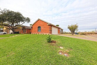 220 Green Jay Ln in Laredo, TX - Building Photo - Building Photo