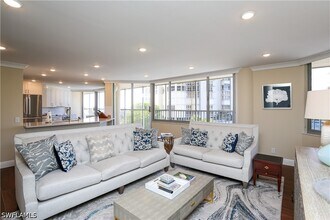 4041 Gulf Shore Blvd N in Naples, FL - Foto de edificio - Building Photo