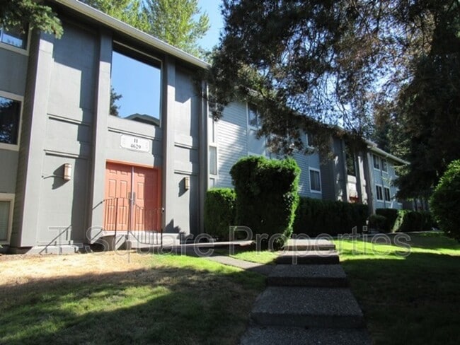 property at 4629 W Lake Sammamish Pkwy SE