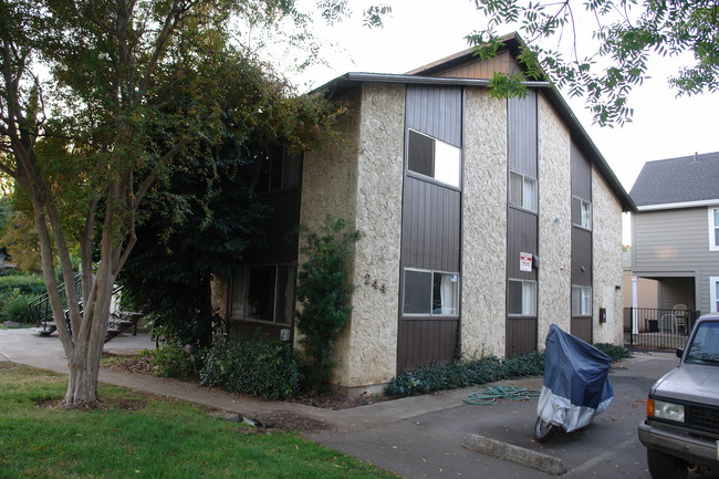 244 Oak St in Chico, CA - Building Photo - Building Photo