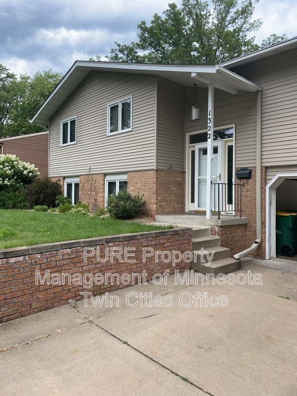property at 1322 Meadowlark Dr