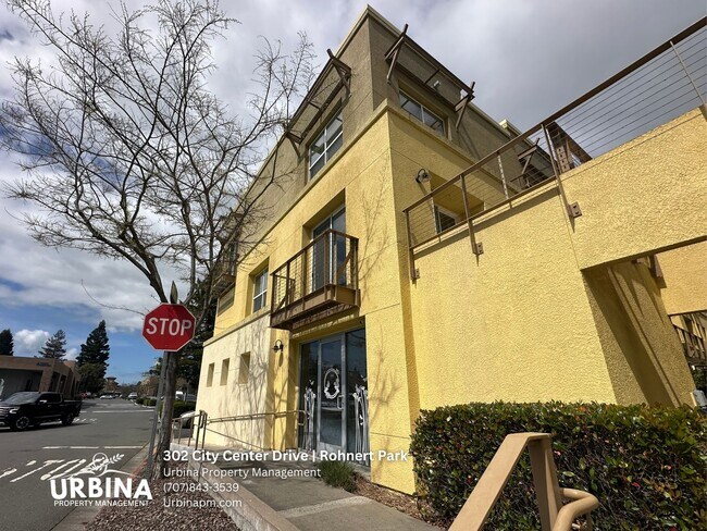302 City Center Dr in Rohnert Park, CA - Building Photo - Building Photo