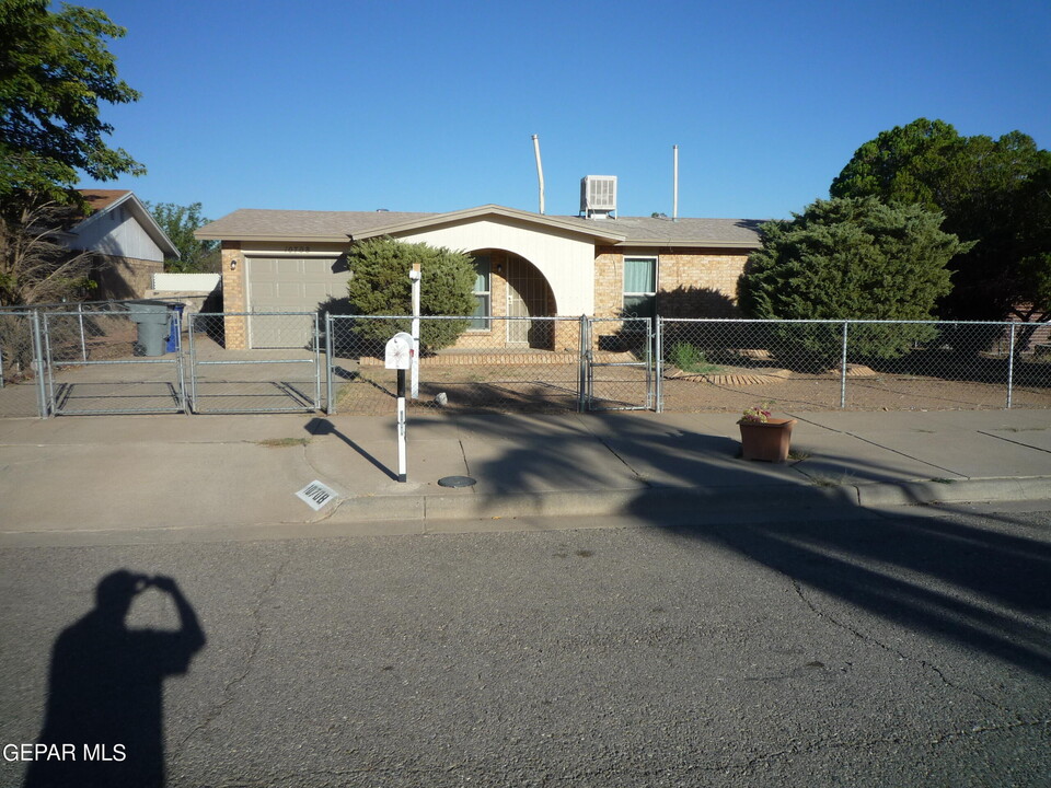 10708 Levelland Pl in El Paso, TX - Building Photo