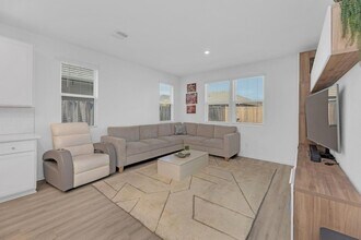 20704 John Gill Dr in Manor, TX - Foto de edificio - Building Photo