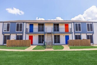 Allure Apartments in Corpus Christi, TX - Building Photo - Building Photo
