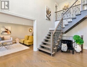 2068 Mississauga Rd in Mississauga, ON - Building Photo - Building Photo