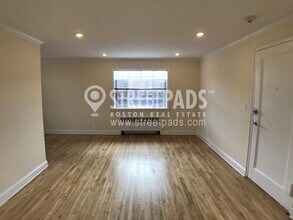 72 St Paul St in Brookline, MA - Building Photo - Building Photo
