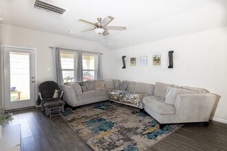 7155 Blue Oak Dr in Conroe, TX - Building Photo - Building Photo