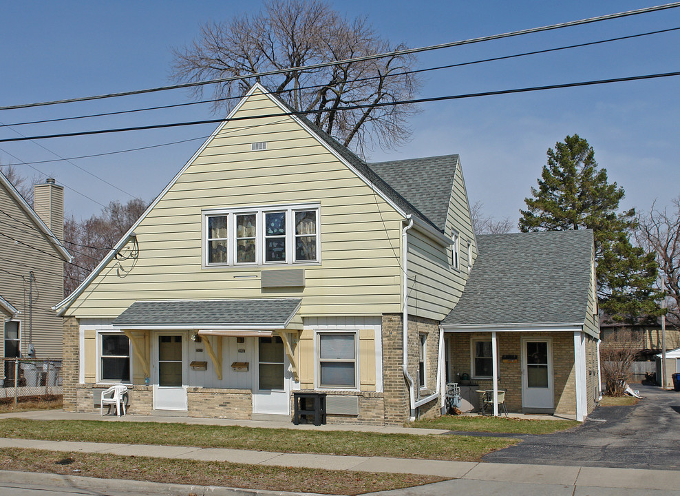 420 E Bolivar Ave in Milwaukee, WI - Building Photo