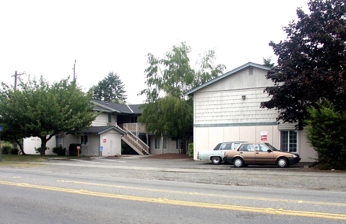 Mt Tahoma Manor in Tacoma, WA - Foto de edificio