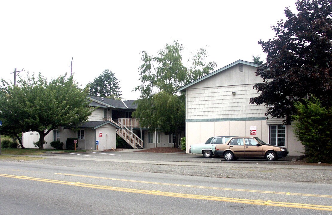 Mt Tahoma Manor in Tacoma, WA - Building Photo