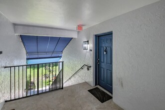 3207 Clint Moore Rd, Unit 206 in Boca Raton, FL - Foto de edificio - Building Photo