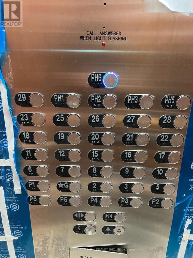 75 Canterbury Pl in Toronto, ON - Building Photo - Building Photo