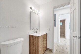 30 SW 8th St in Hallandale Beach, FL - Building Photo - Building Photo