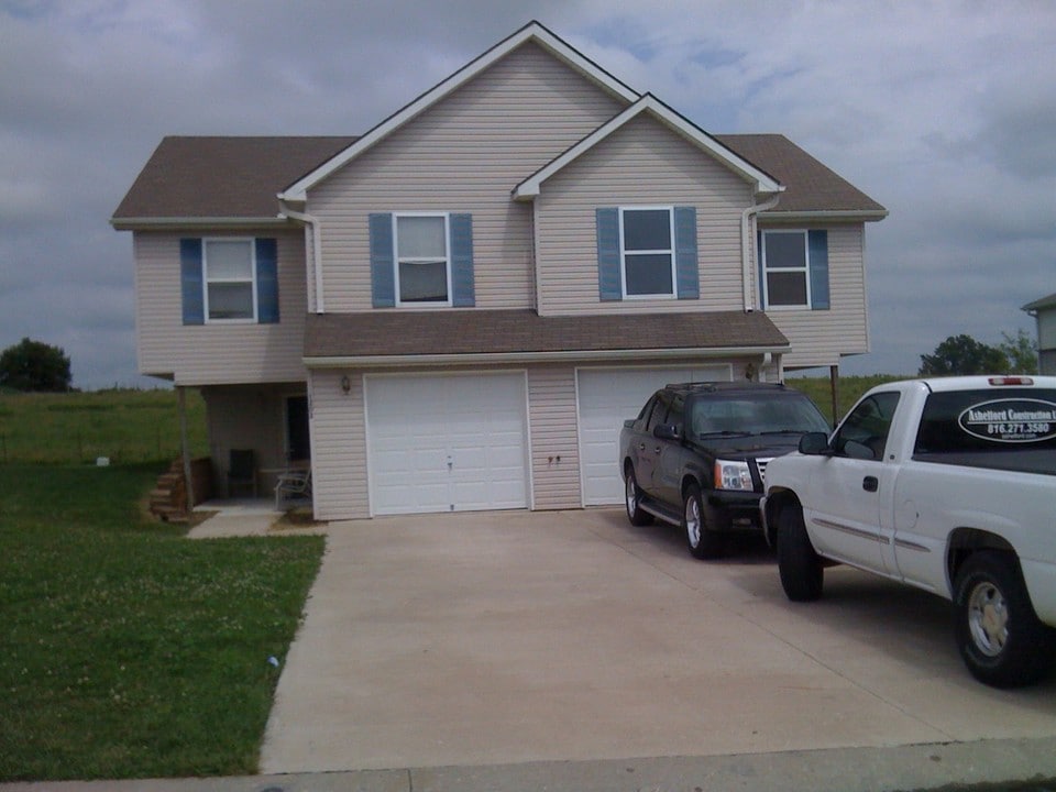 1402 Wesleyan Ct in Cameron, MO - Building Photo
