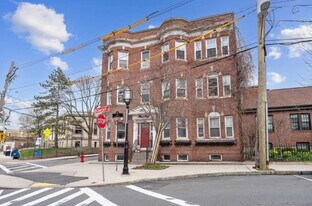 221 Shurtleff St in Chelsea, MA - Building Photo