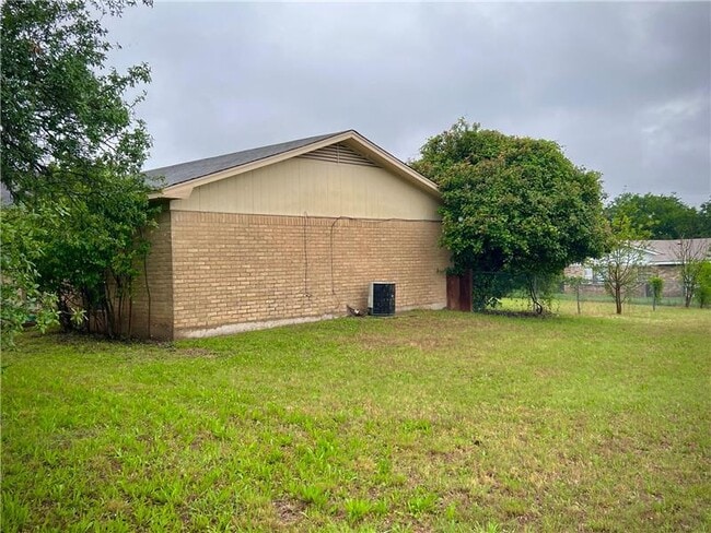 132 Castleman in Hewitt, TX - Building Photo - Building Photo