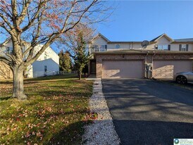 2806 Sequoia Dr in Macungie, PA - Building Photo