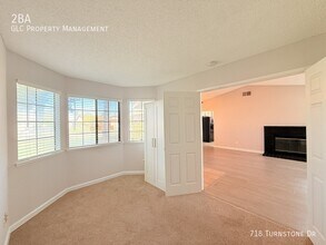 718 Turnstone Dr in Sacramento, CA - Building Photo - Building Photo