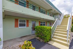 300 Valley Stream Dr-Unit -D-2 in Naples, FL - Building Photo - Building Photo