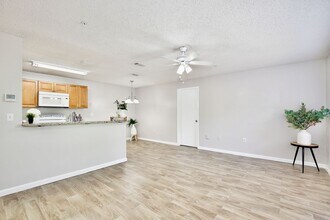 956 Salt Pond Pl in Altamonte Springs, FL - Foto de edificio - Building Photo