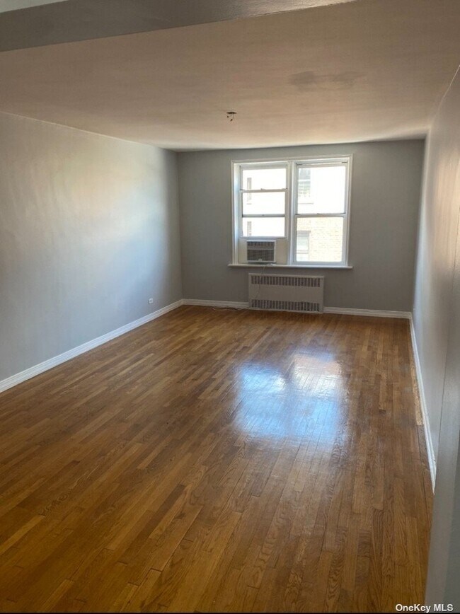 99-15 66th Ave in Queens, NY - Foto de edificio - Building Photo