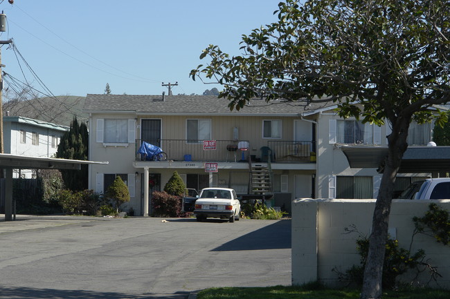 Blossom Apartments in Hayward, CA - Foto de edificio - Building Photo