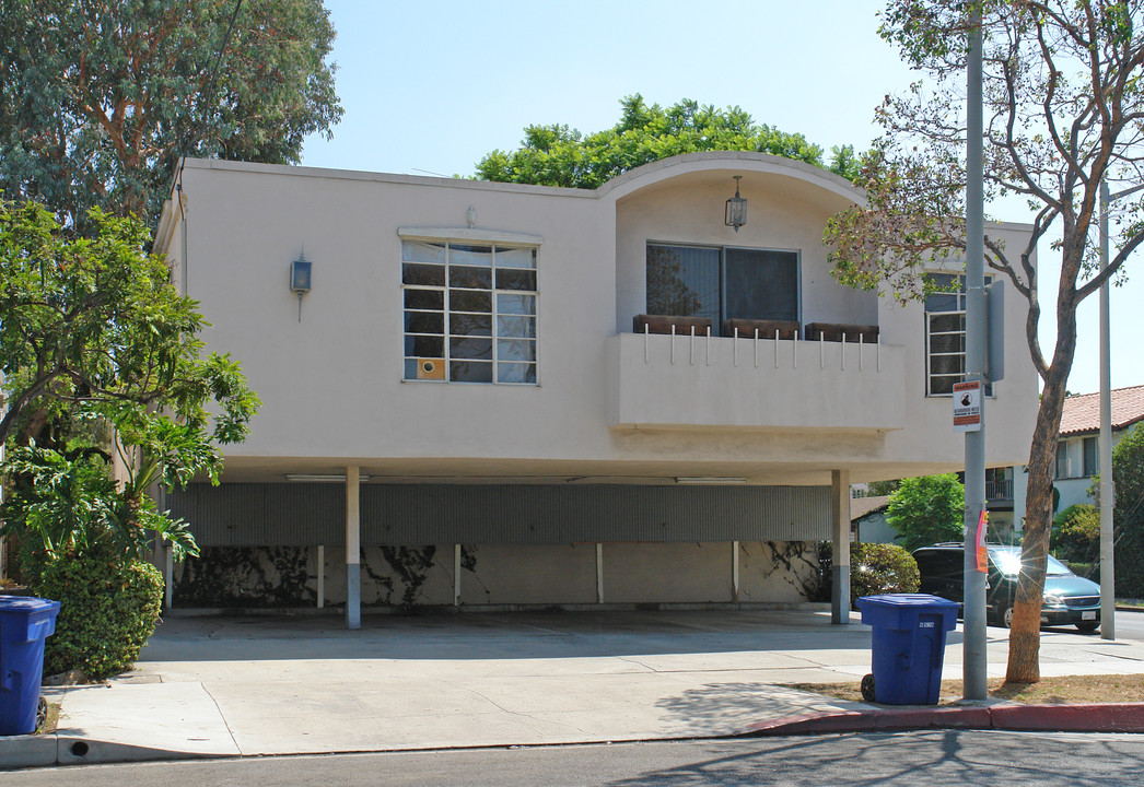 8273 Willoughby Ave in West Hollywood, CA - Building Photo