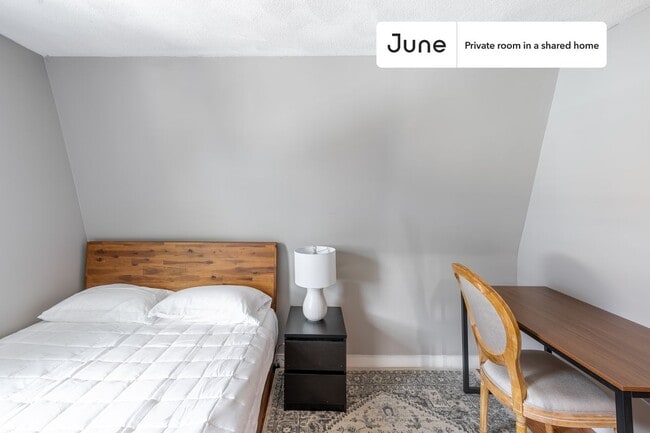 Private bedroom in 6 bed/1.5 bath Home in Boston, MA - Building Photo - Building Photo