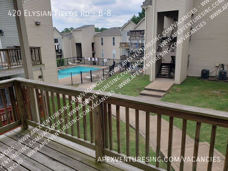 420 Elysian Fields Rd in Nashville, TN - Foto de edificio